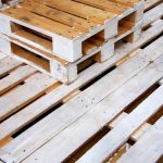 Comment recycler des palettes en bois pour vos projets de bricolage et BTP ?