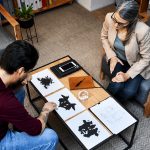 Tests de personnalité en anglais : comprendre le comportement au travail avec le test de personnalité 4 couleurs et le test de personnalité de Jung