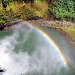 À Hawaï, une cascade semble couler à l’envers et défier la gravité