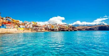 L’île des Canaries que (presque) personne ne connaît : plages rouges, piscines volcaniques et bière à 1,50 €