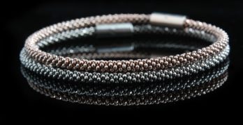 Comment adopter un style Casual chic avec le bracelet en perle pour homme ?