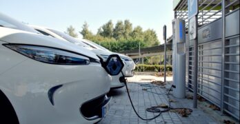 Pourquoi confier l’installation de bornes de recharge à des professionnels experts ?