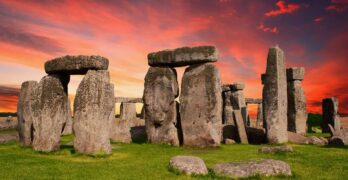 Stonehenge : le mystère de l’origine de la pierre de l’autel s’éclaircit, l’étude renverse une théorie vieille de 100 ans